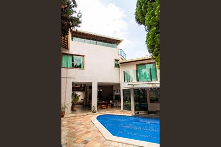 Casa à venda com 919m², 5 quartos e 5 vagas Casa à venda com 919m², 5 quartos e 5 vagasFoto 05