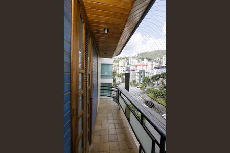 Apartamento para alugar com 100m², 4 quartos e 2 vagasVaranda