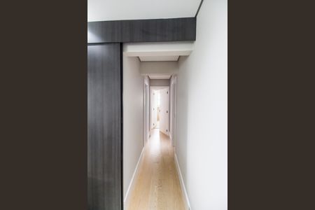 Apartamento à venda com 202m², 3 quartos e 3 vagas Apartamento à venda com 202m², 3 quartos e 3 vagasCorredor