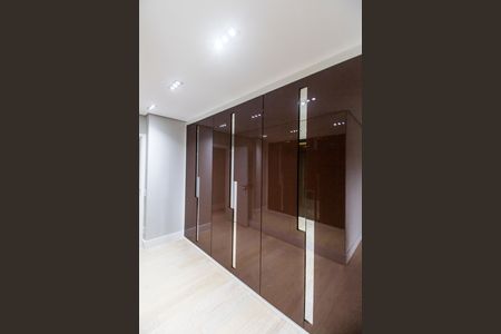 Apartamento à venda com 202m², 3 quartos e 3 vagas Apartamento à venda com 202m², 3 quartos e 3 vagasCloset da suíte 1