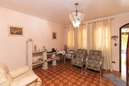 Casa à venda com 80m², 2 quartos e 2 vagasSala