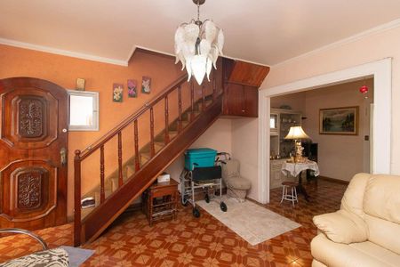 Casa à venda com 80m², 2 quartos e 2 vagasSala