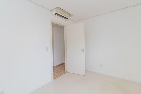 Quarto 1 de apartamento para alugar com 2 quartos, 80m² em Medianeira, Porto Alegre
