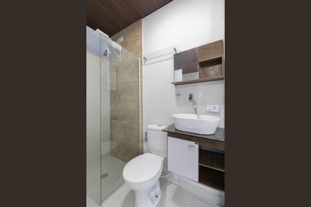 Banheiro de kitnet/studio para alugar com 1 quarto, 18m² em Parque Cisper, São Paulo