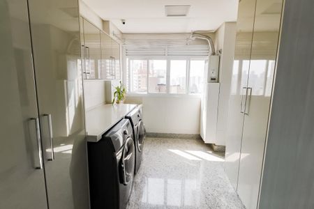 Apartamento à venda com 280m², 4 quartos e 4 vagas Apartamento à venda com 280m², 4 quartos e 4 vagasÁrea de Serviço