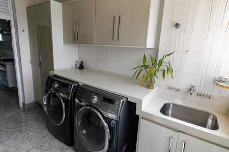 Apartamento à venda com 280m², 4 quartos e 4 vagas Apartamento à venda com 280m², 4 quartos e 4 vagasÁrea de Serviço