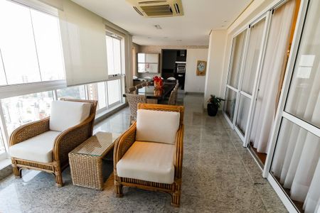 Apartamento à venda com 280m², 4 quartos e 4 vagas Apartamento à venda com 280m², 4 quartos e 4 vagasVaranda gourmet