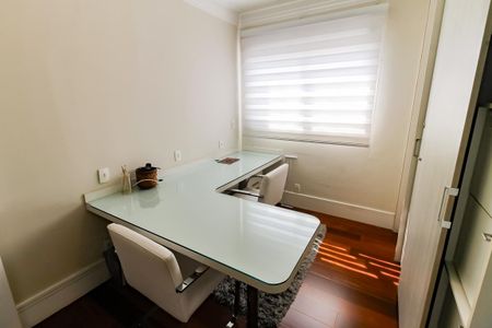 Apartamento à venda com 280m², 4 quartos e 4 vagas Apartamento à venda com 280m², 4 quartos e 4 vagasQuarto