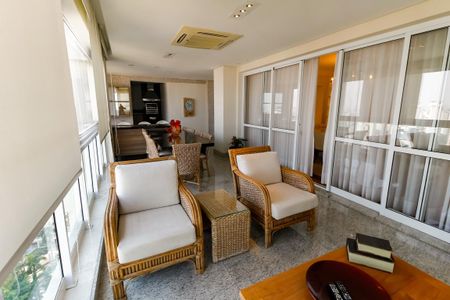 Apartamento à venda com 280m², 4 quartos e 4 vagas Apartamento à venda com 280m², 4 quartos e 4 vagasVaranda gourmet