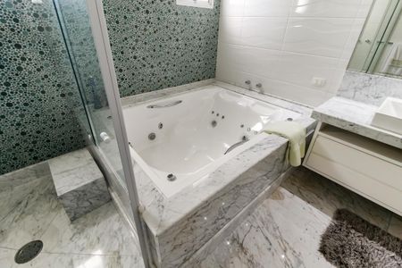 Apartamento à venda com 280m², 4 quartos e 4 vagas Apartamento à venda com 280m², 4 quartos e 4 vagasBanheiro da Suíte 1 - banheira