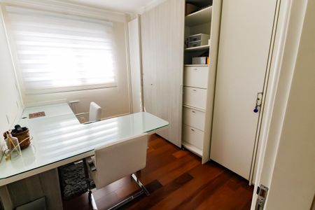 Apartamento à venda com 280m², 4 quartos e 4 vagas Apartamento à venda com 280m², 4 quartos e 4 vagasQuarto