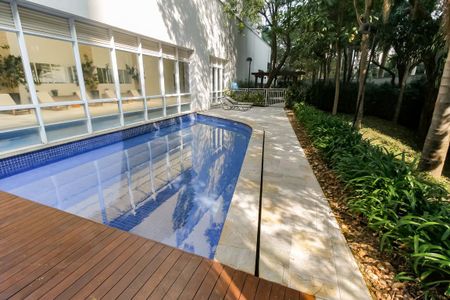 Apartamento à venda com 280m², 4 quartos e 4 vagas Apartamento à venda com 280m², 4 quartos e 4 vagasÁrea comum - Piscina