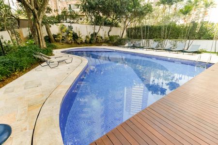 Apartamento à venda com 280m², 4 quartos e 4 vagas Apartamento à venda com 280m², 4 quartos e 4 vagasÁrea comum - Piscina