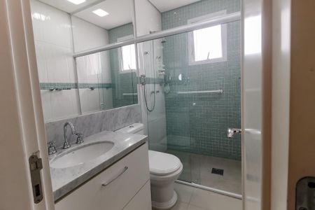 Apartamento à venda com 280m², 4 quartos e 4 vagas Apartamento à venda com 280m², 4 quartos e 4 vagasBanheiro da Suíte 2