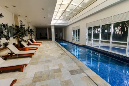 Apartamento à venda com 280m², 4 quartos e 4 vagas Apartamento à venda com 280m², 4 quartos e 4 vagasPiscina Coberta