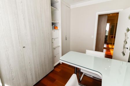 Apartamento à venda com 280m², 4 quartos e 4 vagas Apartamento à venda com 280m², 4 quartos e 4 vagasQuarto