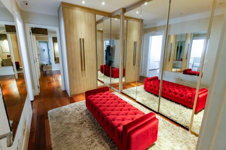 Apartamento à venda com 280m², 4 quartos e 4 vagas Apartamento à venda com 280m², 4 quartos e 4 vagasCloset da suíte 1