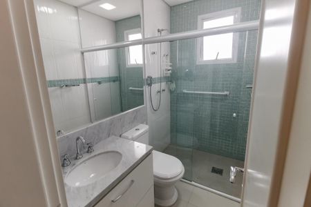 Apartamento à venda com 280m², 4 quartos e 4 vagas Apartamento à venda com 280m², 4 quartos e 4 vagasBanheiro da Suíte 2