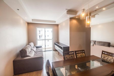Sala  de apartamento para alugar com 3 quartos, 68m² em Jardim Tupanci, Barueri