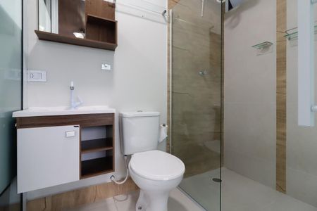 Banheiro de kitnet/studio para alugar com 1 quarto, 21m² em Parque Cisper, São Paulo