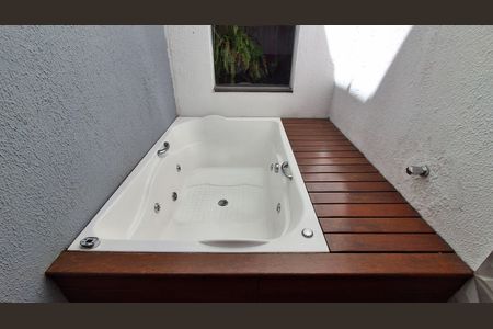 Casa à venda com 126m², 3 quartos e 1 vagaBanheira 