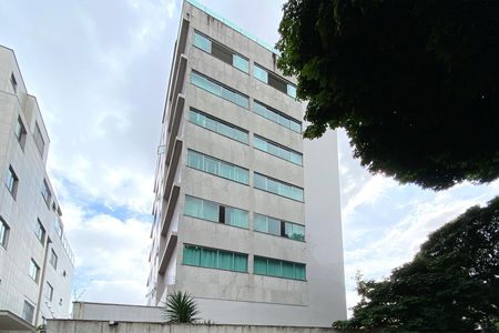 Apartamento à venda com 250m², 3 quartos e 4 vagas Apartamento à venda com 250m², 3 quartos e 4 vagasFachada