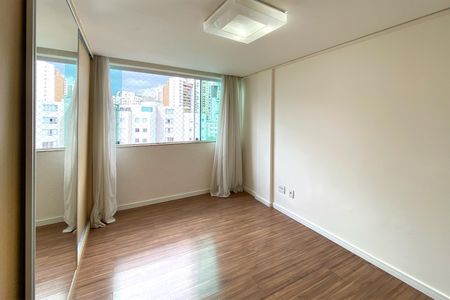 Apartamento à venda com 250m², 3 quartos e 4 vagas Apartamento à venda com 250m², 3 quartos e 4 vagasSuite 1
