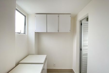 Apartamento à venda com 250m², 3 quartos e 4 vagas Apartamento à venda com 250m², 3 quartos e 4 vagasQuarto de Serviço