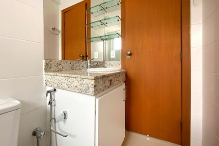 Apartamento à venda com 250m², 3 quartos e 4 vagas Apartamento à venda com 250m², 3 quartos e 4 vagasBanheiro da Suíte 1