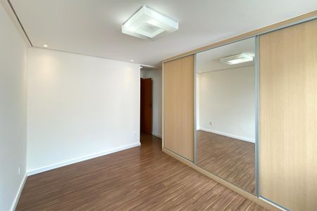 Apartamento à venda com 250m², 3 quartos e 4 vagas Apartamento à venda com 250m², 3 quartos e 4 vagasSuite 1