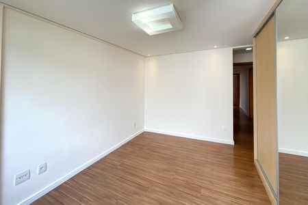 Apartamento à venda com 250m², 3 quartos e 4 vagas Apartamento à venda com 250m², 3 quartos e 4 vagasSuite 1