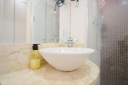 Apartamento à venda com 74m², 2 quartos e 2 vagasBanheiro da Suíte