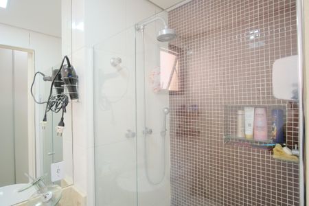 Apartamento à venda com 74m², 2 quartos e 2 vagasBanheiro da Suíte