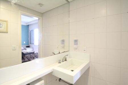 Apartamento à venda com 84m², 3 quartos e 2 vagas Apartamento à venda com 84m², 3 quartos e 2 vagasBanheiro da Suíte