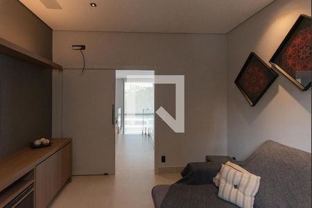 Casa à venda com 330m², 3 quartos e 4 vagas Casa à venda com 330m², 3 quartos e 4 vagasSala de TV