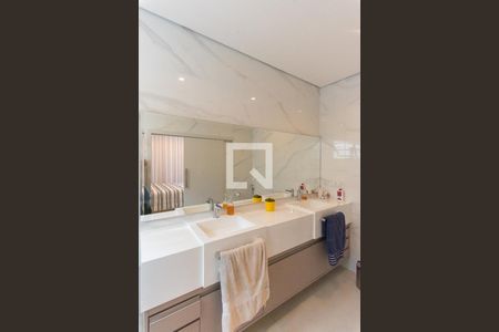 Casa à venda com 330m², 3 quartos e 4 vagas Casa à venda com 330m², 3 quartos e 4 vagasBanheiro