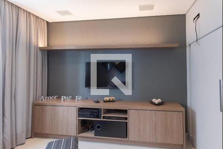 Casa à venda com 330m², 3 quartos e 4 vagas Casa à venda com 330m², 3 quartos e 4 vagasSala de TV