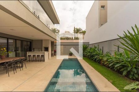 Casa à venda com 330m², 3 quartos e 4 vagas Casa à venda com 330m², 3 quartos e 4 vagasÁrea externa
