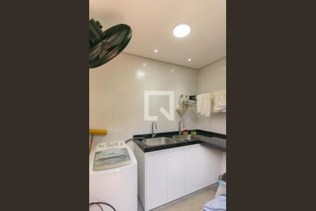 Casa à venda com 330m², 3 quartos e 4 vagas Casa à venda com 330m², 3 quartos e 4 vagasBanheiro