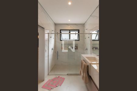 Casa à venda com 330m², 3 quartos e 4 vagas Casa à venda com 330m², 3 quartos e 4 vagasBanheiro