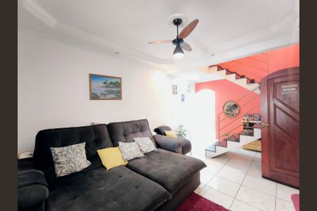 Casa à venda com 160m², 3 quartos e 2 vagas Casa à venda com 160m², 3 quartos e 2 vagasSala