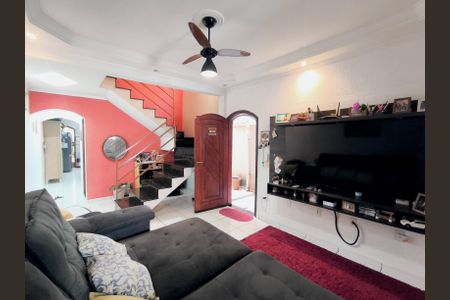 Casa à venda com 160m², 3 quartos e 2 vagas Casa à venda com 160m², 3 quartos e 2 vagasSala