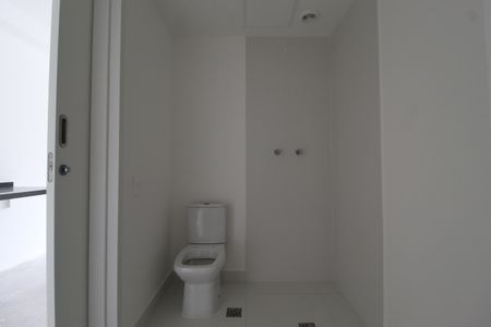 Banheiro de kitnet/studio à venda com 1 quarto, 30m² em Indianópolis, São Paulo