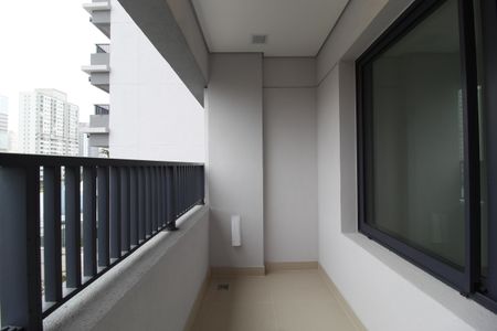 Varanda de kitnet/studio à venda com 1 quarto, 30m² em Indianópolis, São Paulo