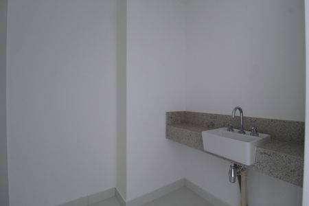 Banheiro de kitnet/studio à venda com 1 quarto, 30m² em Indianópolis, São Paulo