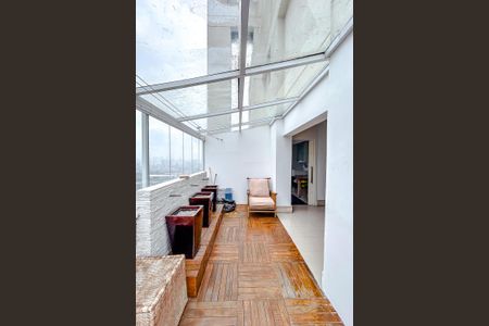 Apartamento para alugar com 360m², 5 quartos e 4 vagasVaranda