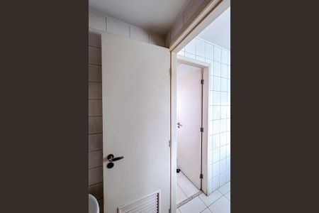 Apartamento para alugar com 360m², 5 quartos e 4 vagasBanheiro de serviço