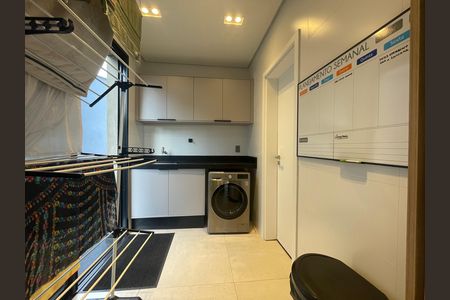 Casa à venda com 320m², 4 quartos e 4 vagas Casa à venda com 320m², 4 quartos e 4 vagasÁrea de serviço