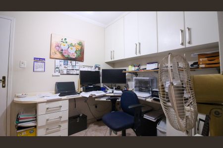 Apartamento à venda com 182m², 4 quartos e 2 vagasQuarto 2