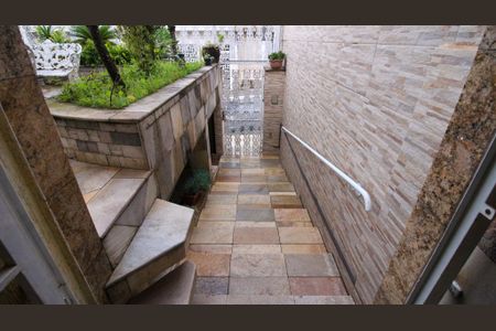 Apartamento à venda com 182m², 4 quartos e 2 vagasEscada